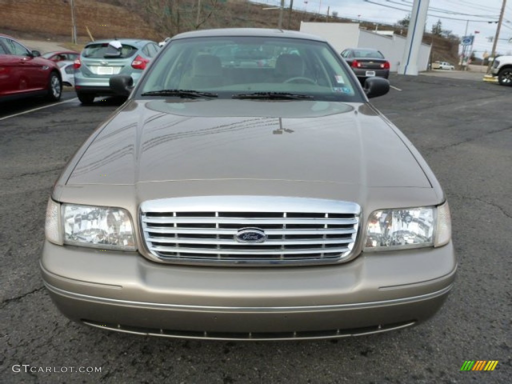 2004 Crown Victoria LX - Arizona Beige Metallic / Medium Parchment photo #6