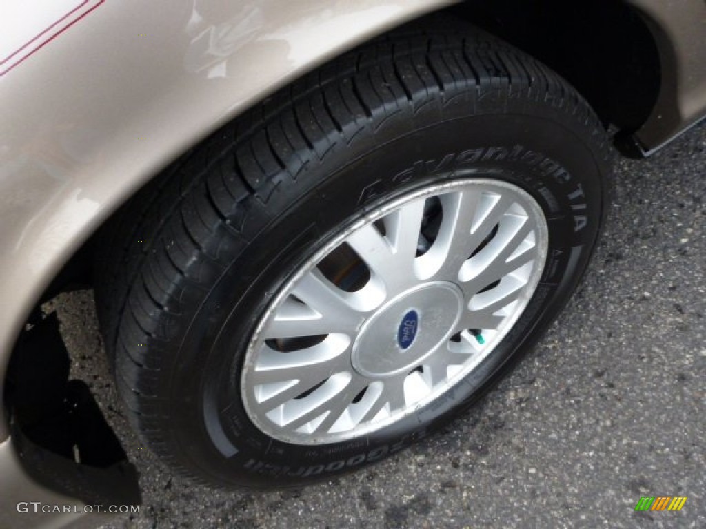 2004 Ford Crown Victoria LX Wheel Photo #76537238