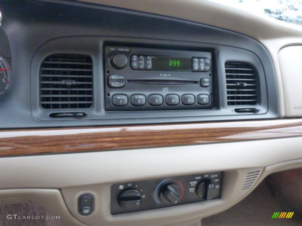 2004 Ford Crown Victoria LX Controls Photo #76537354
