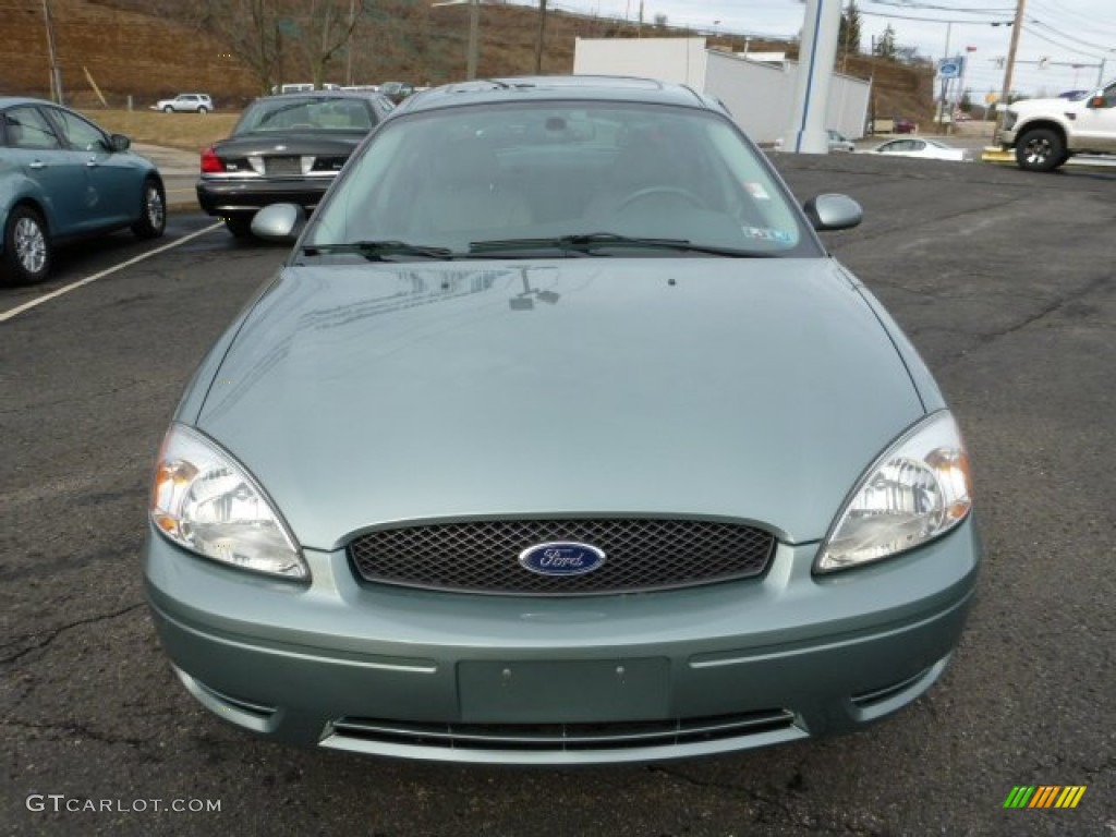 2004 Taurus SE Sedan - Spruce Green Metallic / Medium Graphite photo #6