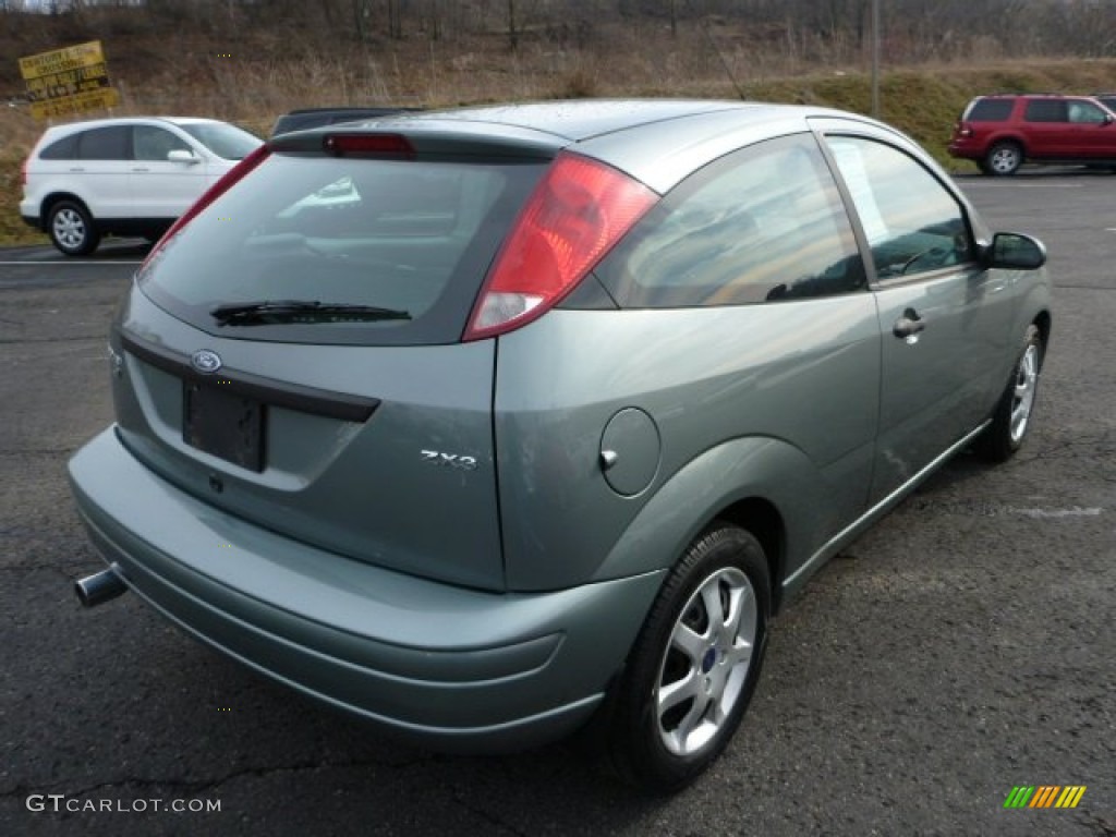 2005 Focus ZX3 SE Coupe - Light Tundra Metallic / Dark Flint/Light Flint photo #2