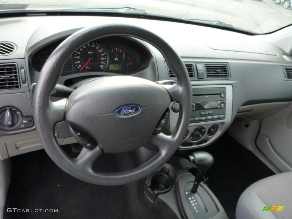 2005 Ford Focus ZX3 SE Coupe Dark Flint/Light Flint Dashboard Photo #76539064