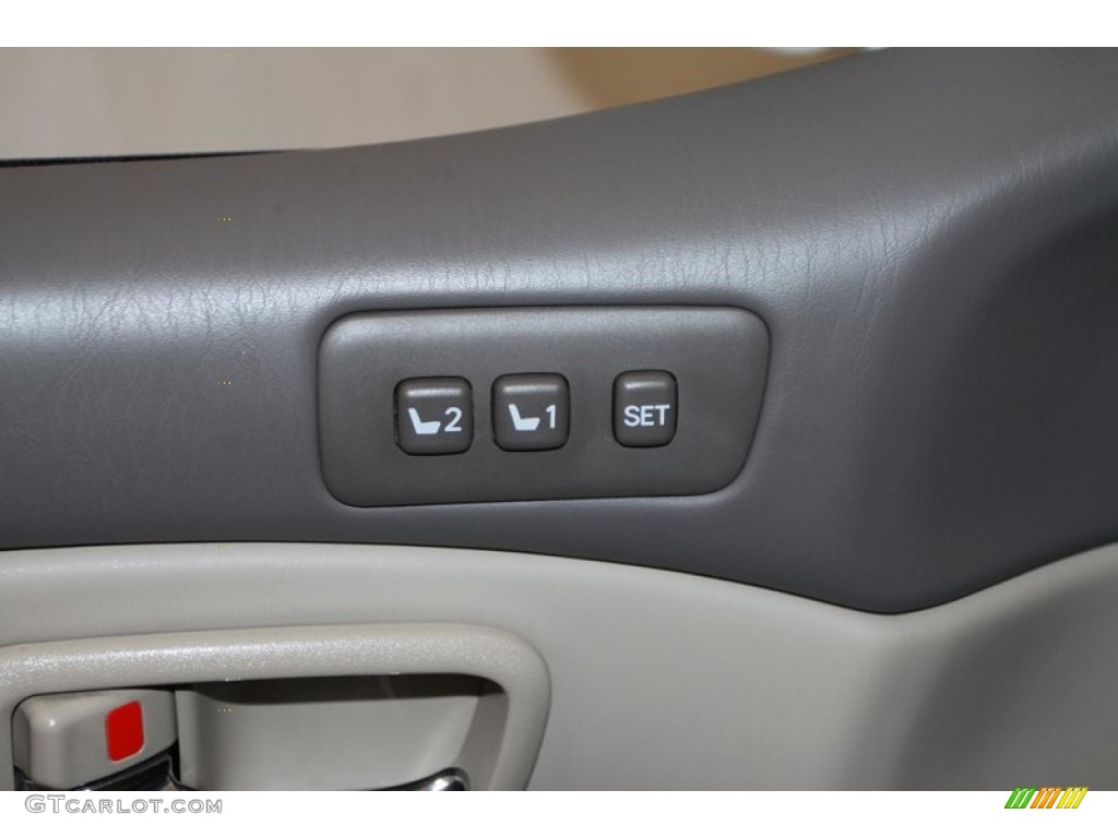 2006 LX 470 - Crystal White / Ivory photo #26