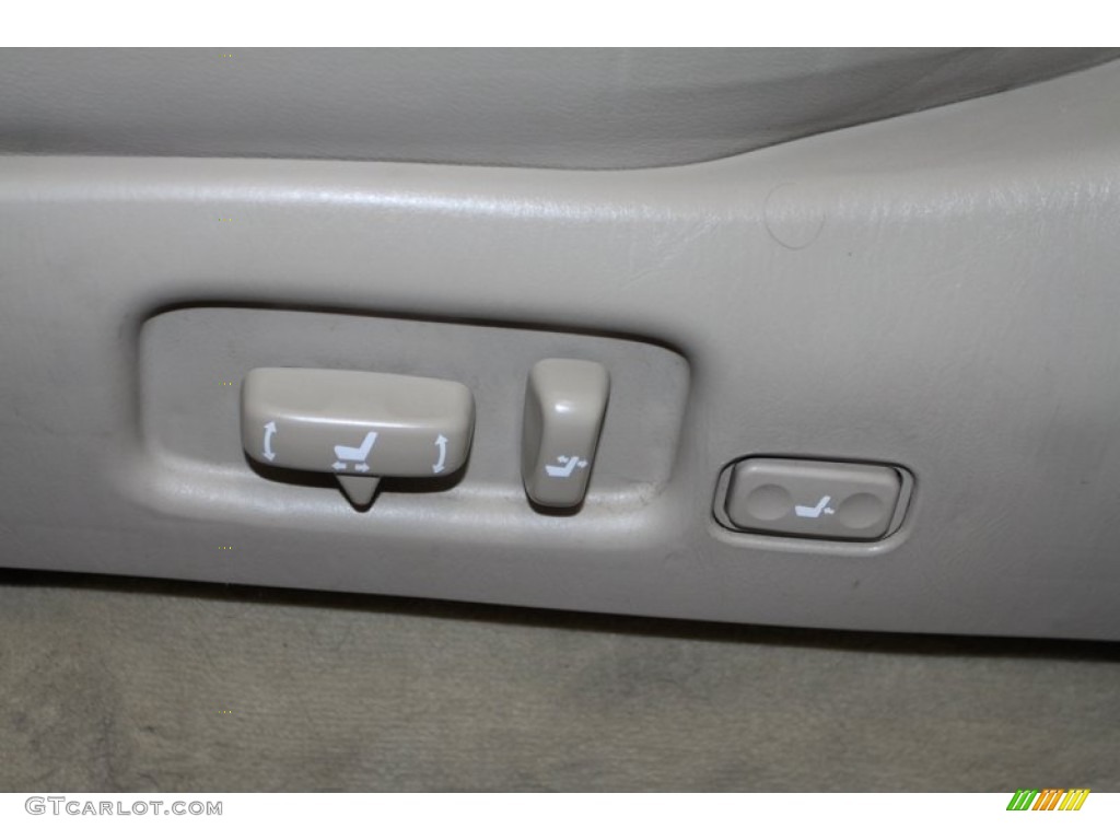 2006 LX 470 - Crystal White / Ivory photo #29