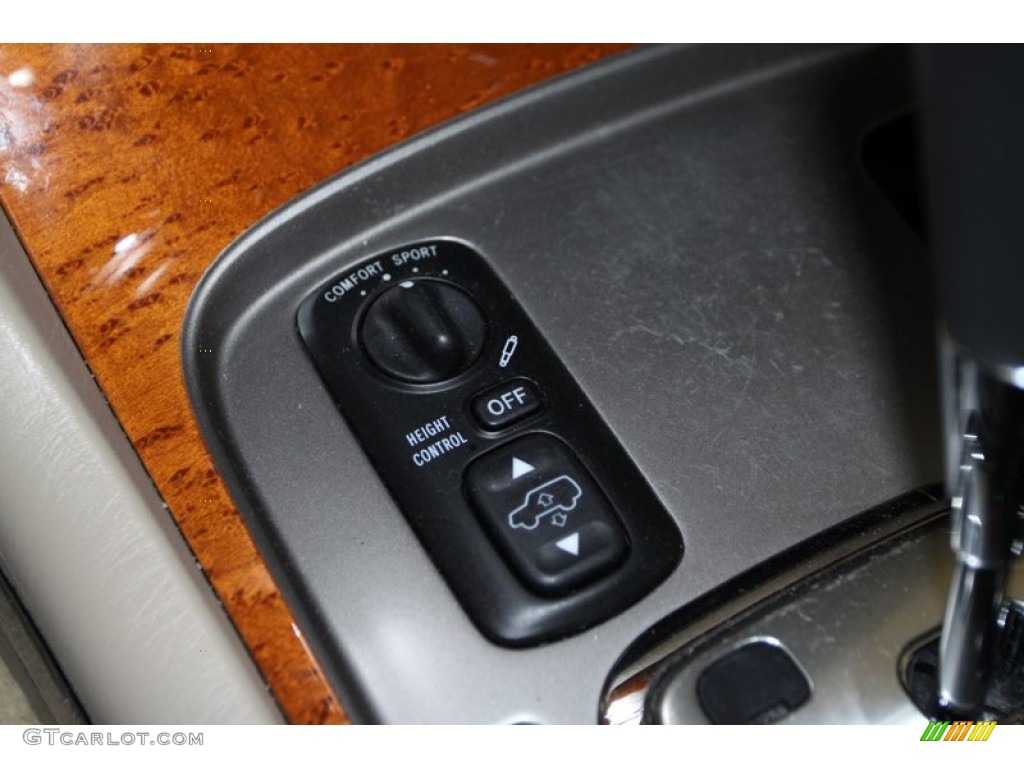 2006 LX 470 - Crystal White / Ivory photo #42