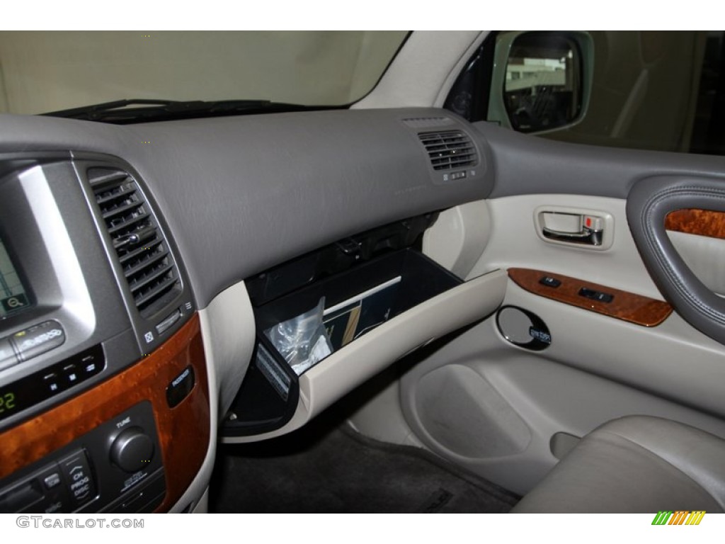 2006 LX 470 - Crystal White / Ivory photo #44