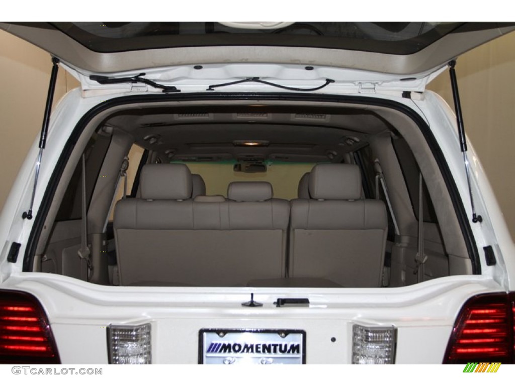 2006 LX 470 - Crystal White / Ivory photo #50
