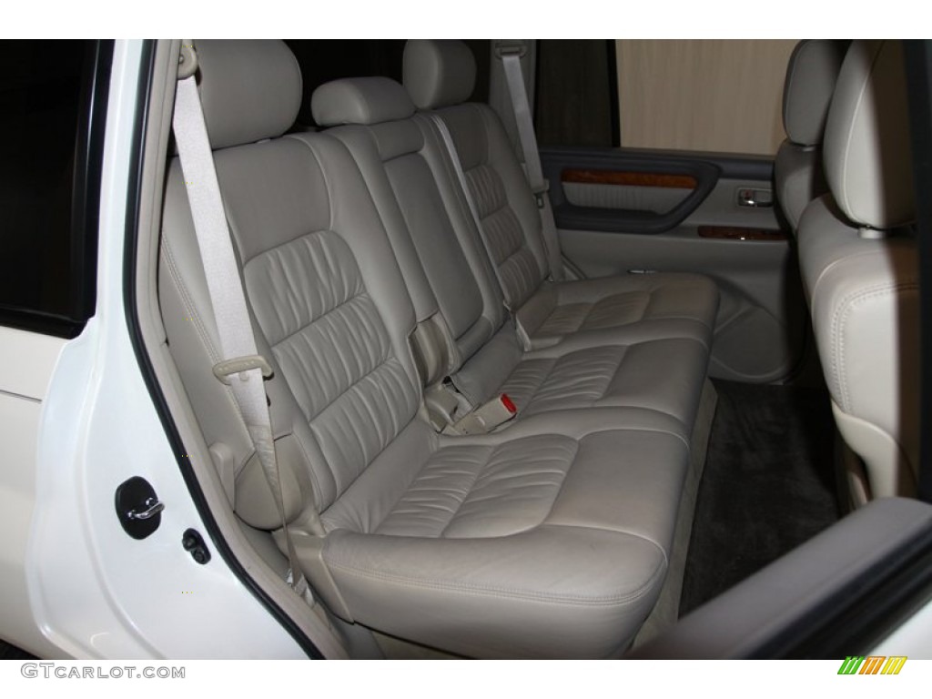 2006 LX 470 - Crystal White / Ivory photo #53