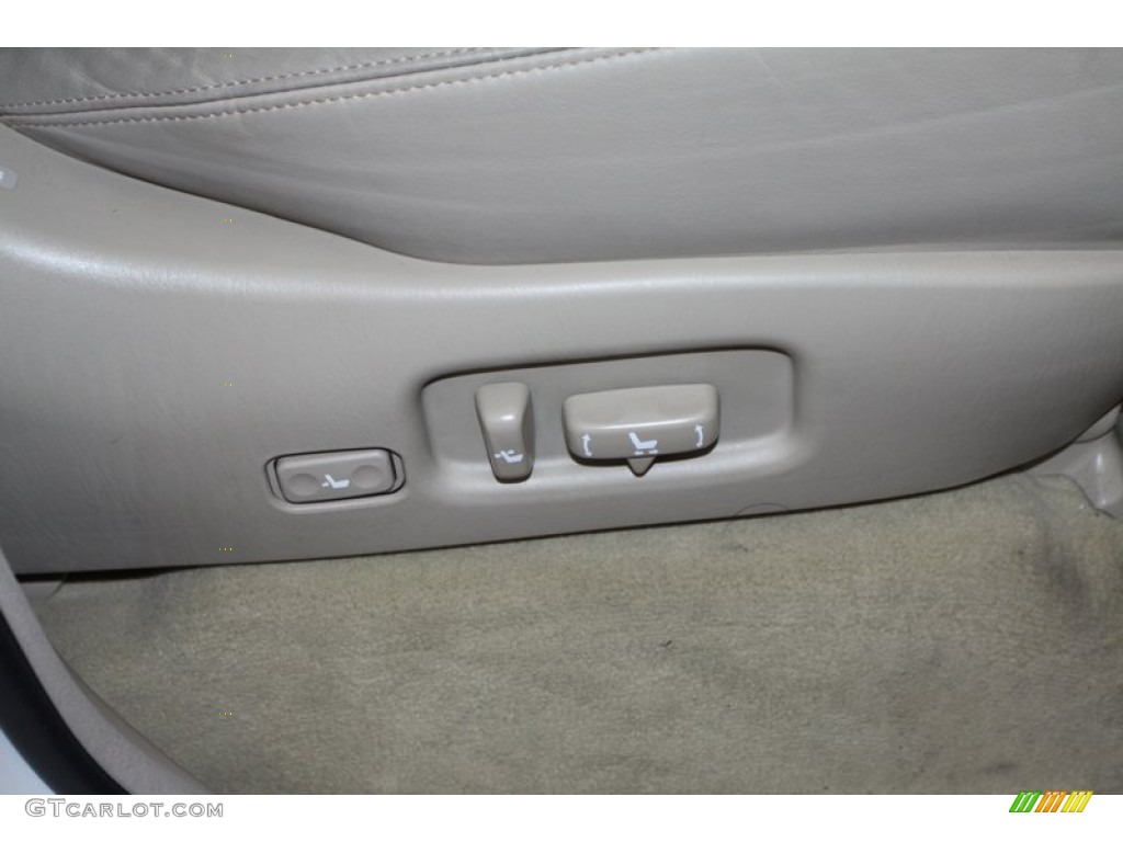2006 LX 470 - Crystal White / Ivory photo #56