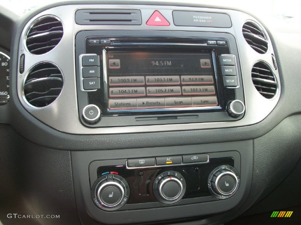 2011 Volkswagen Tiguan SE 4Motion Controls Photos