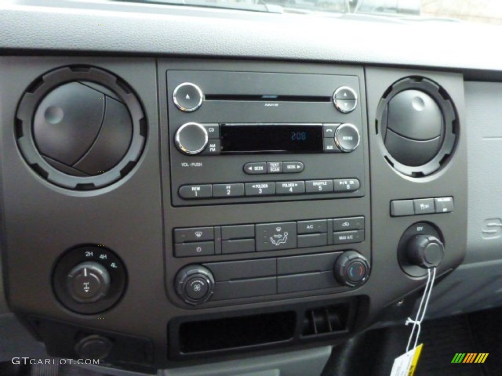 2013 Ford F250 Super Duty XL Regular Cab 4x4 Controls Photo #76542046