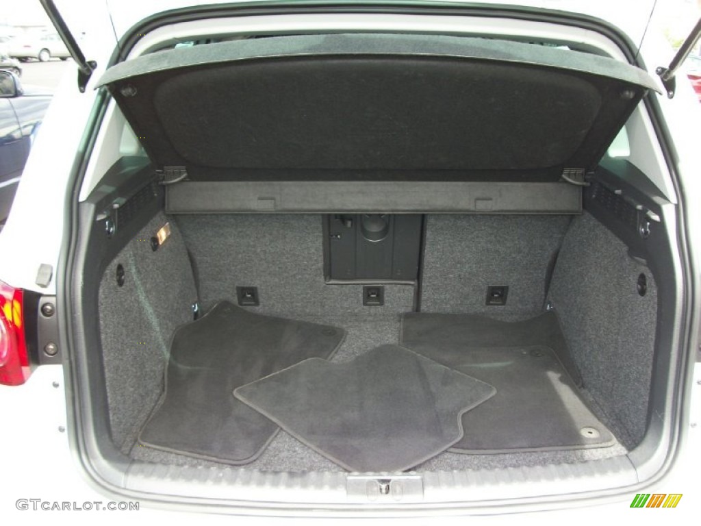 2011 Volkswagen Tiguan SE 4Motion Trunk Photos