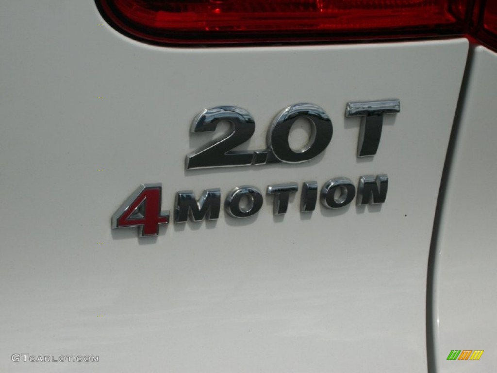 2011 Tiguan SE 4Motion - Candy White / Charcoal photo #16