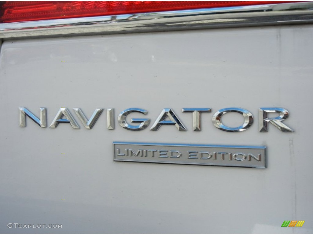 2013 Navigator Monochrome Limited Edition 4x2 - White Platinum Metallic Tri-Coat / Limited Canyon w/Black Piping photo #4