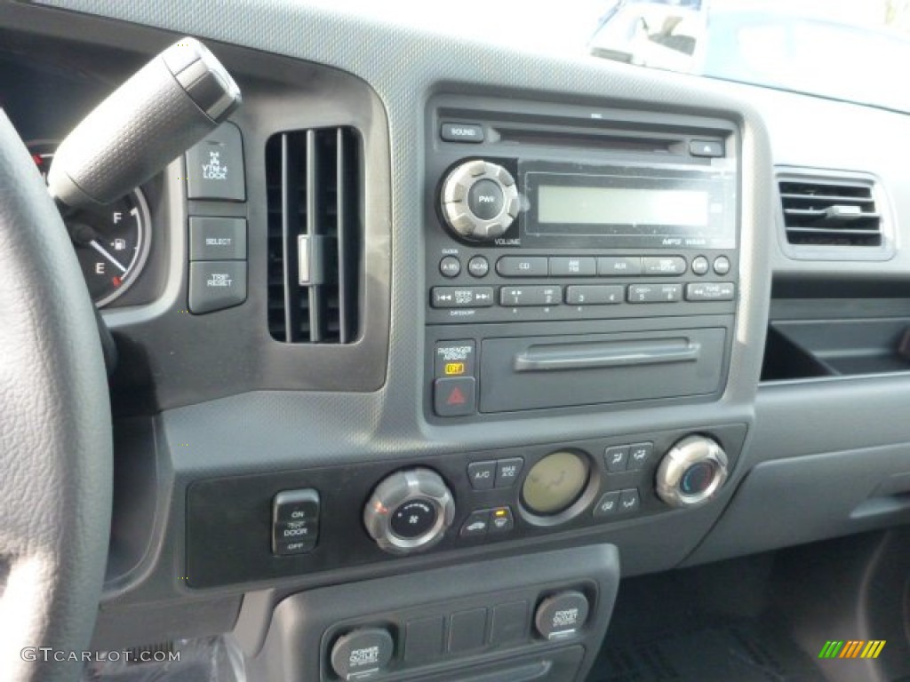 2013 Honda Ridgeline Sport Controls Photo #76555694