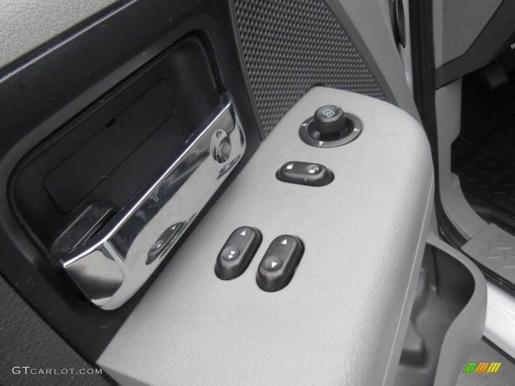 2006 F150 XLT Regular Cab - Oxford White / Medium/Dark Flint photo #30