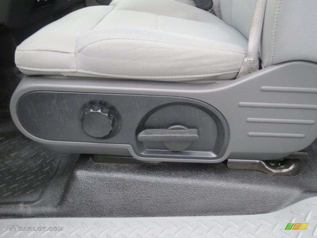 2006 F150 XLT Regular Cab - Oxford White / Medium/Dark Flint photo #32