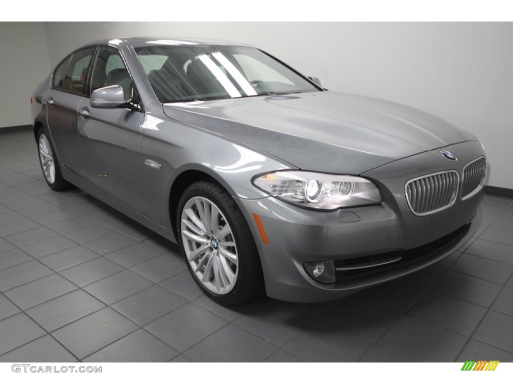 2012 5 Series 550i Sedan - Space Gray Metallic / Black photo #1