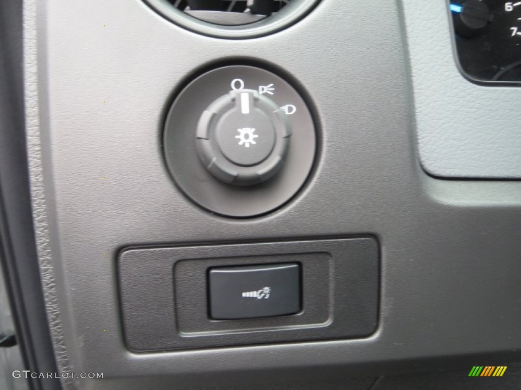 2013 Ford F150 XL Regular Cab Controls Photo #76562405