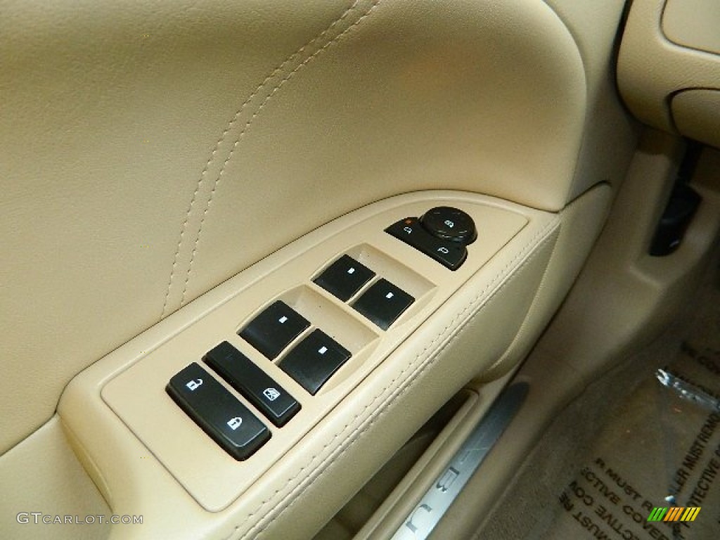 2011 Buick Lucerne CXL Controls Photo #76566502