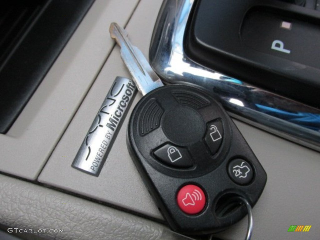 2008 Ford Fusion SEL Keys Photos