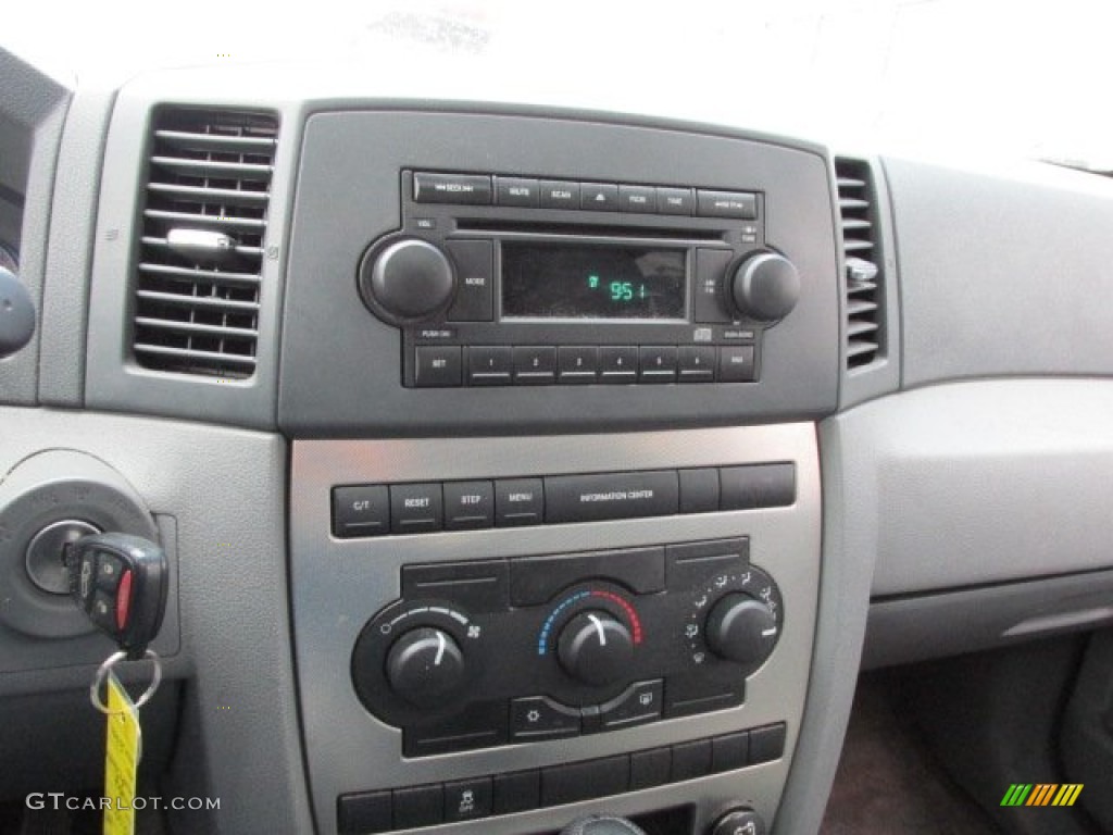 2005 Jeep Grand Cherokee Laredo 4x4 Controls Photo #76569881