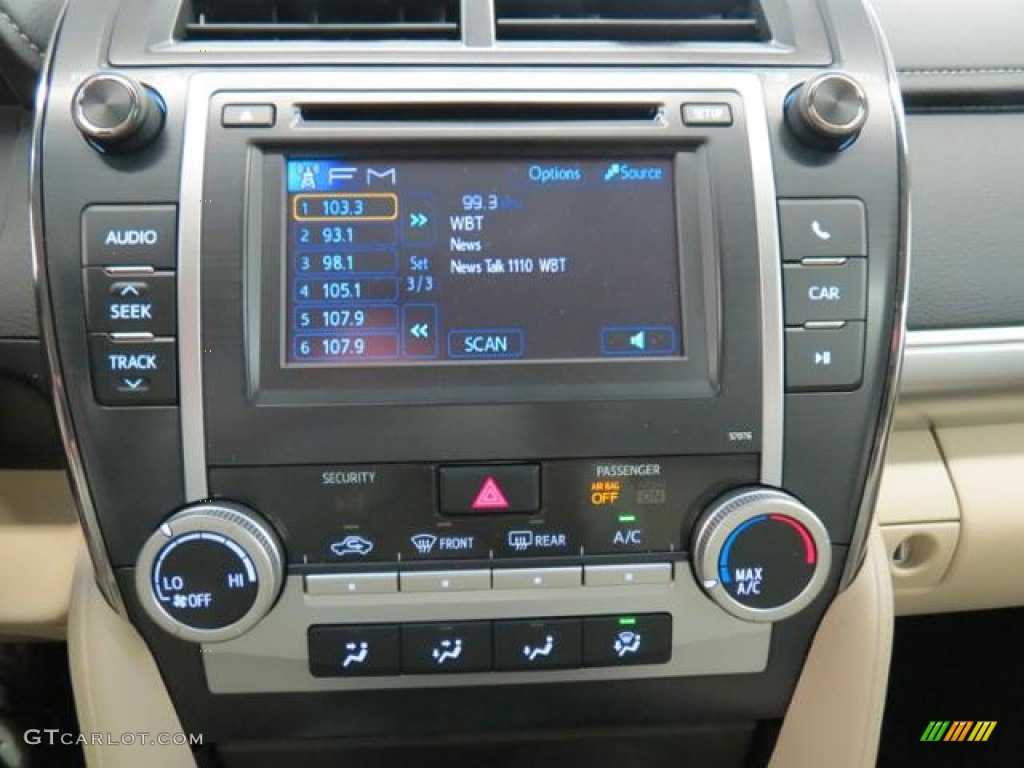 2013 Toyota Camry LE Controls Photo #76570033