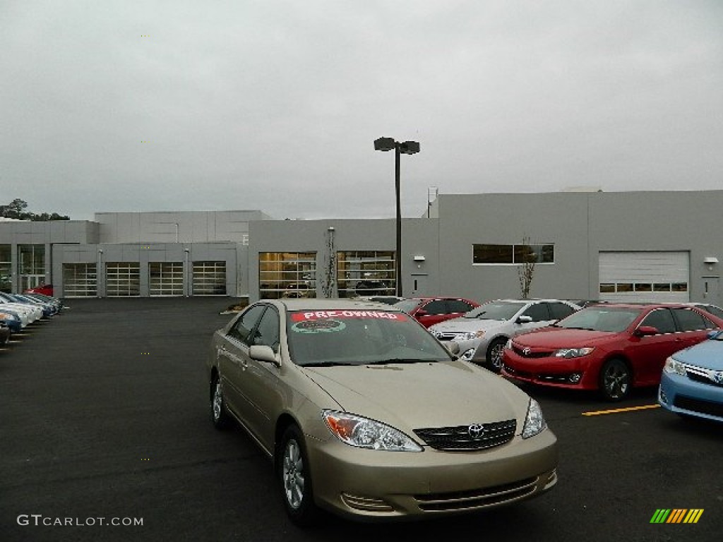 2002 Camry XLE - Desert Sand Mica / Taupe photo #1