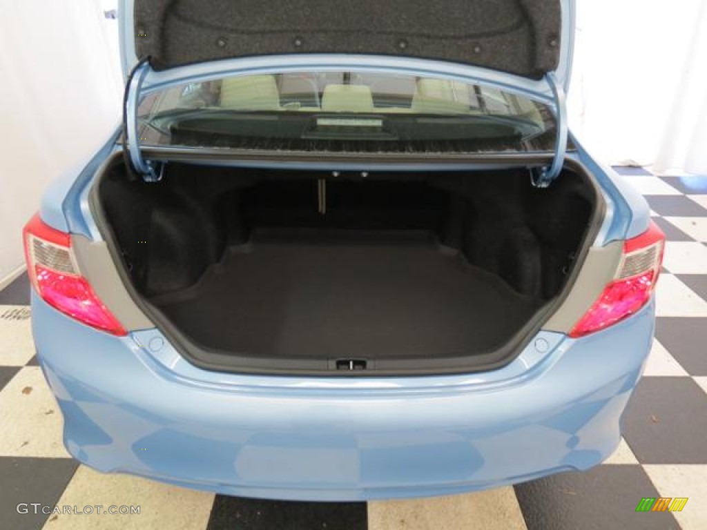 2013 Toyota Camry LE Trunk Photo #76570118