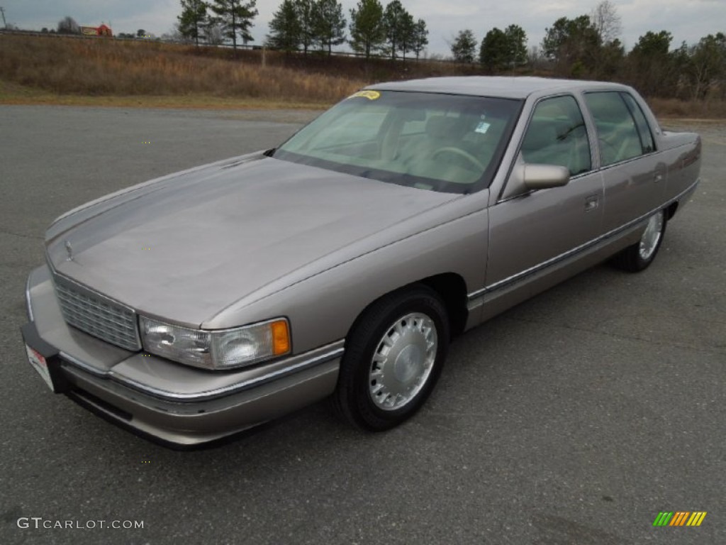 Light Sandrift Metallic 1996 Cadillac DeVille Sedan Exterior Photo #76573937