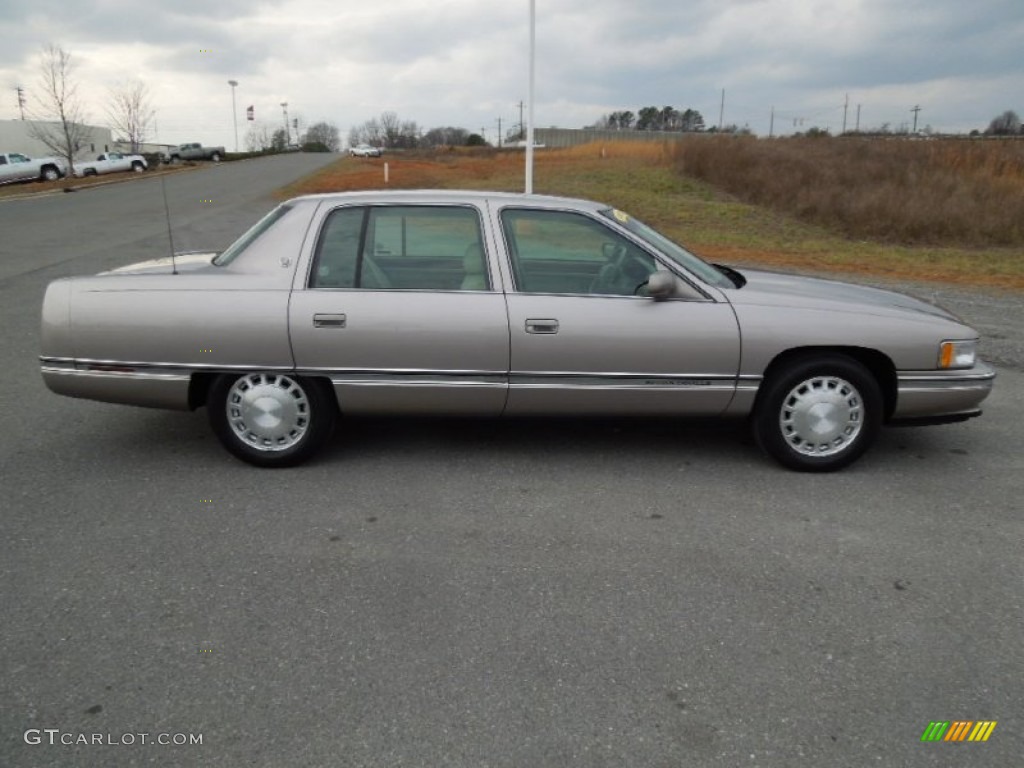 Light Sandrift Metallic 1996 Cadillac DeVille Sedan Exterior Photo #76574071