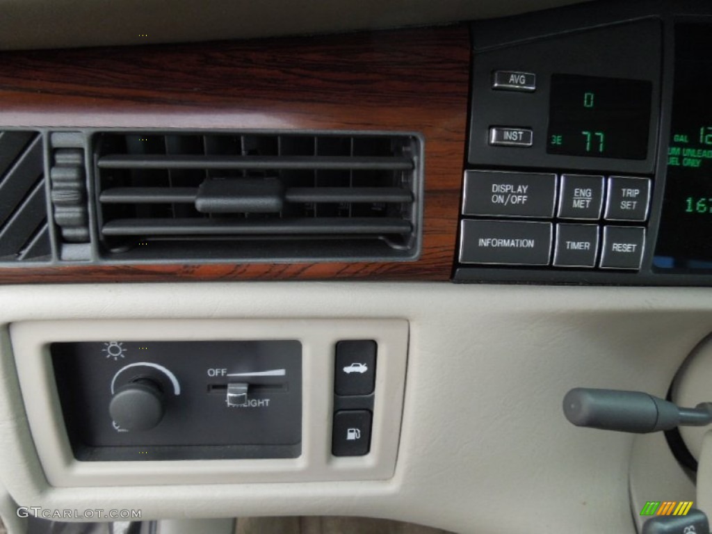 1996 Cadillac DeVille Sedan Controls Photo #76574202