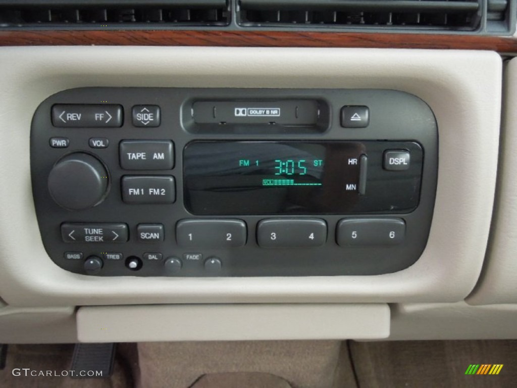 1996 Cadillac DeVille Sedan Audio System Photos