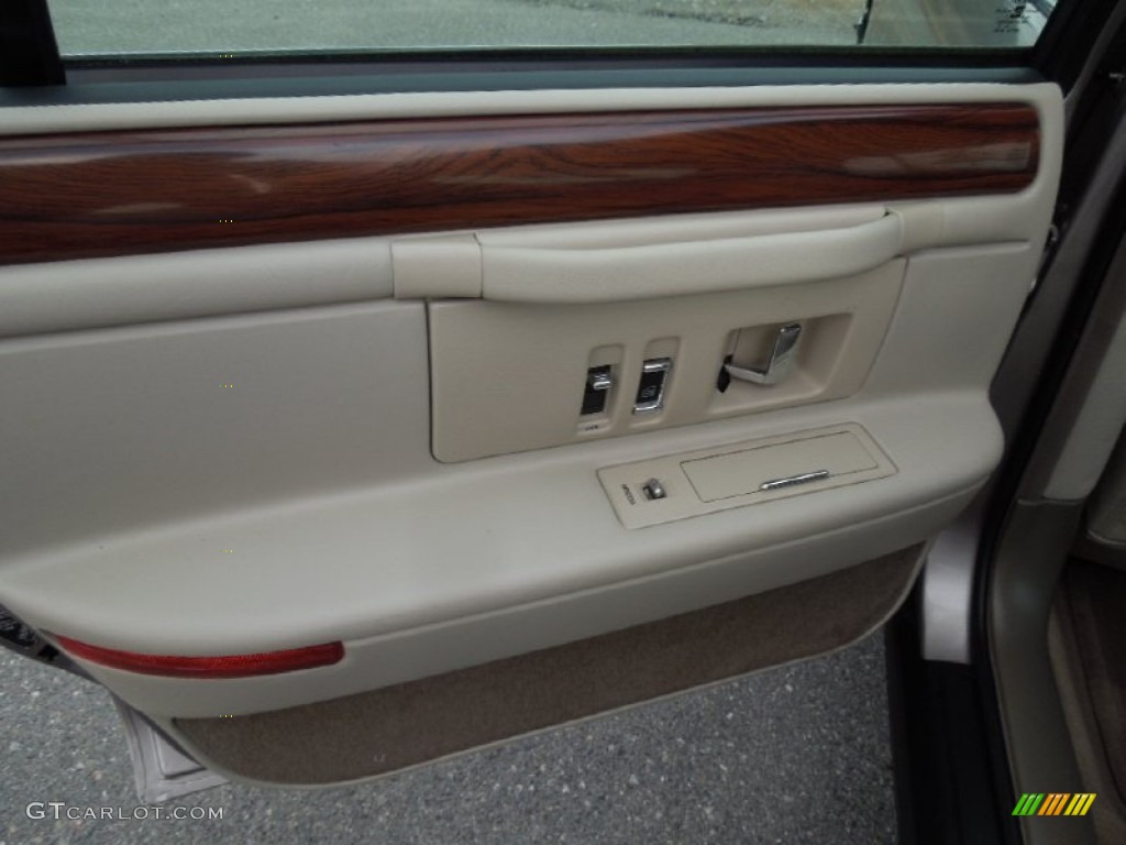 1996 Cadillac DeVille Sedan Neutral Shale Door Panel Photo #76574340