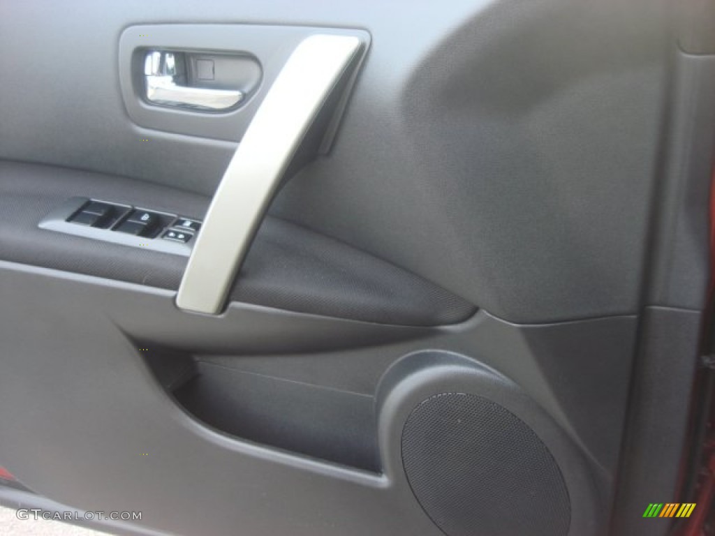 2011 Rogue SV - Cayenne Red / Black photo #15