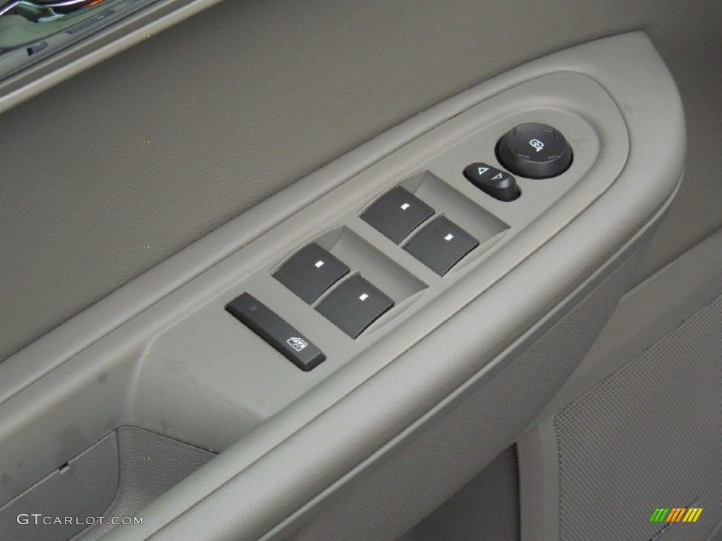 2013 Chevrolet Traverse LT Controls Photo #76576446