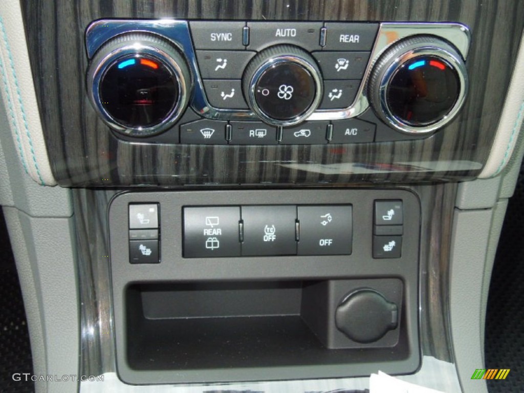 2013 Chevrolet Traverse LT Controls Photo #76576486
