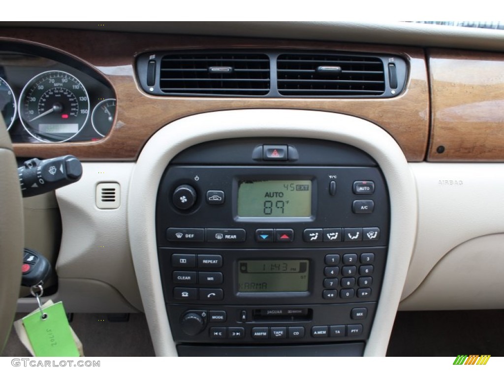 2002 Jaguar X-Type 2.5 Controls Photo #76584640