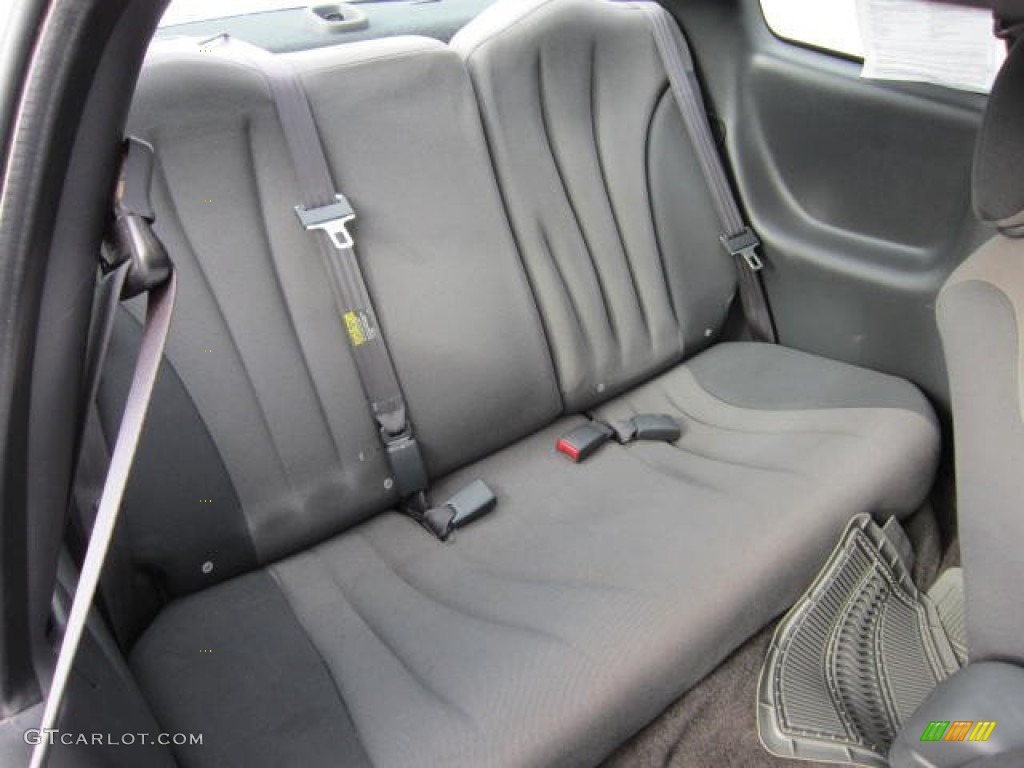 2005 Sunfire Coupe - Summit White / Graphite photo #11