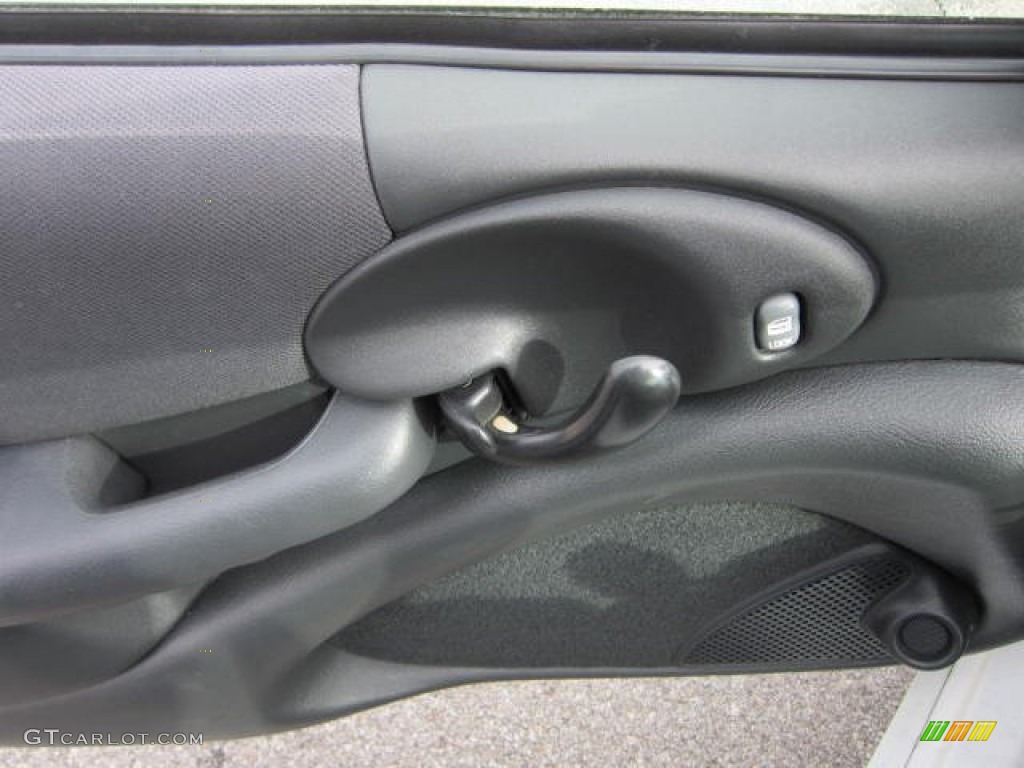 2005 Sunfire Coupe - Summit White / Graphite photo #16