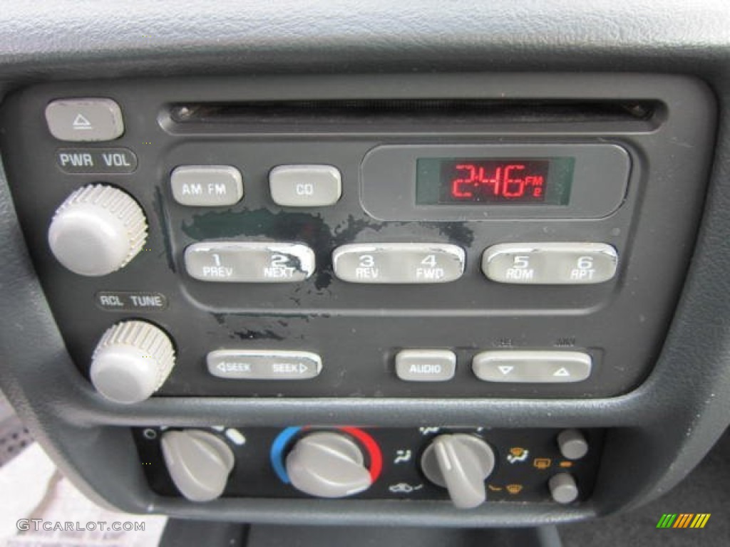2005 Sunfire Coupe - Summit White / Graphite photo #19