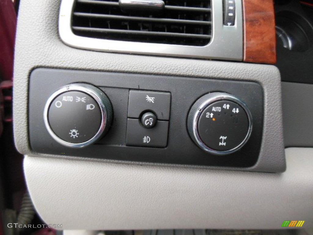 2007 Chevrolet Tahoe LTZ 4x4 Controls Photo #76595504