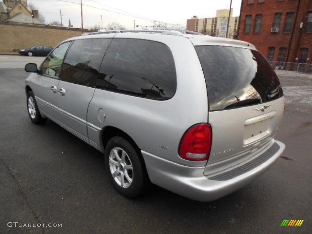 Bright Silver Metallic 2000 Chrysler Town & Country Limited Exterior Photo #76596415