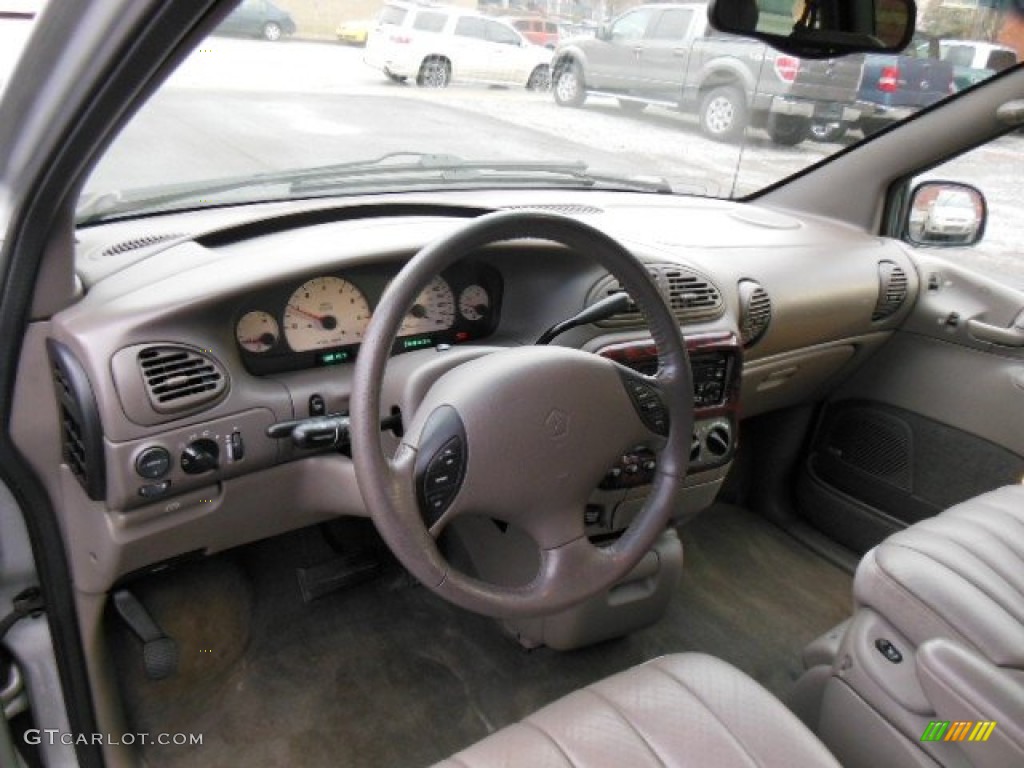 Taupe Interior 2000 Chrysler Town & Country Limited Photo #76596451