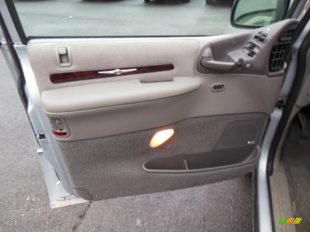 2000 Chrysler Town & Country Limited Door Panel Photos