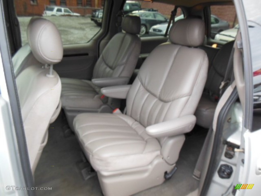 2000 Chrysler Town & Country Limited Rear Seat Photo #76596510