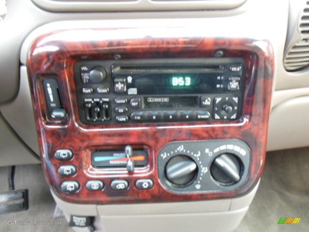 2000 Chrysler Town & Country Limited Controls Photo #76596568