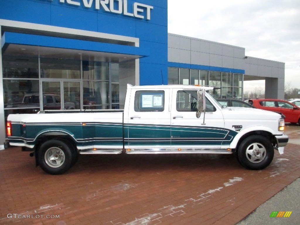 1995 F350 XLT Crew Cab 4x4 Dually - Oxford White / Grey photo #3