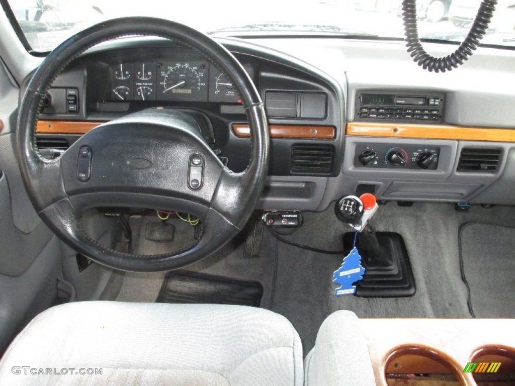 1995 F350 XLT Crew Cab 4x4 Dually - Oxford White / Grey photo #8