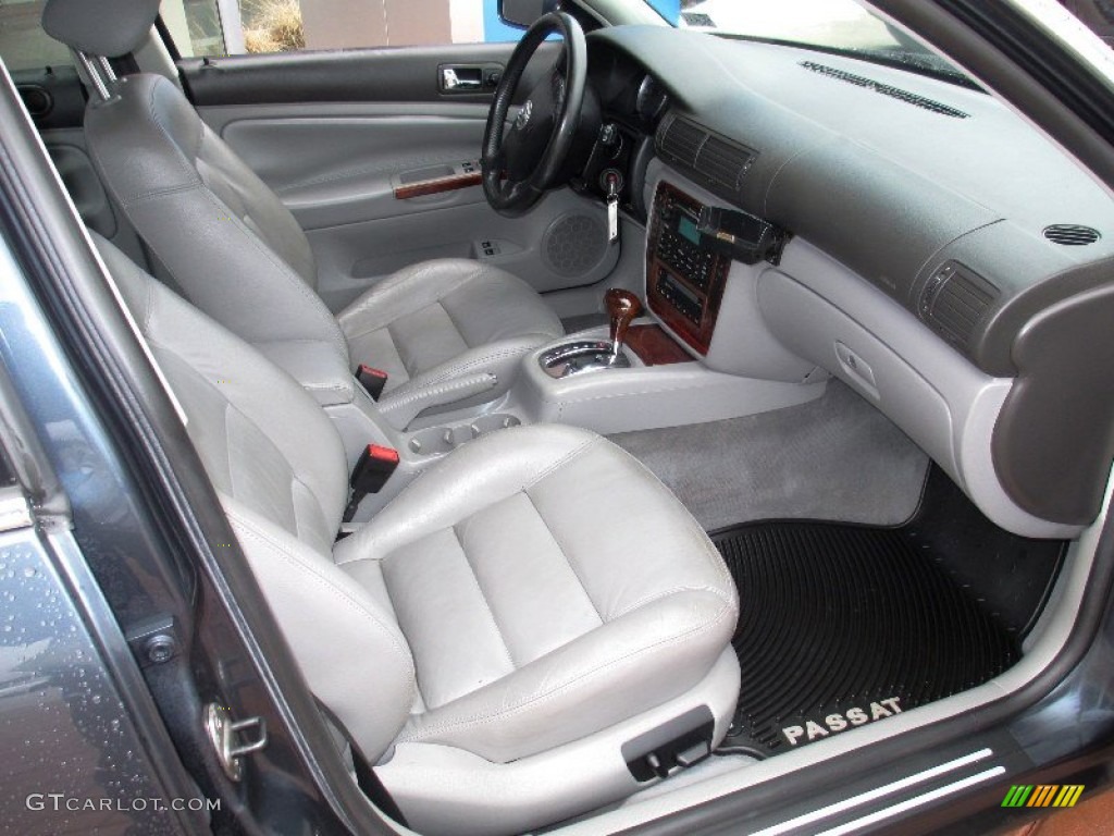 Grey Interior 2004 Volkswagen Passat GLX Wagon Photo #76599125